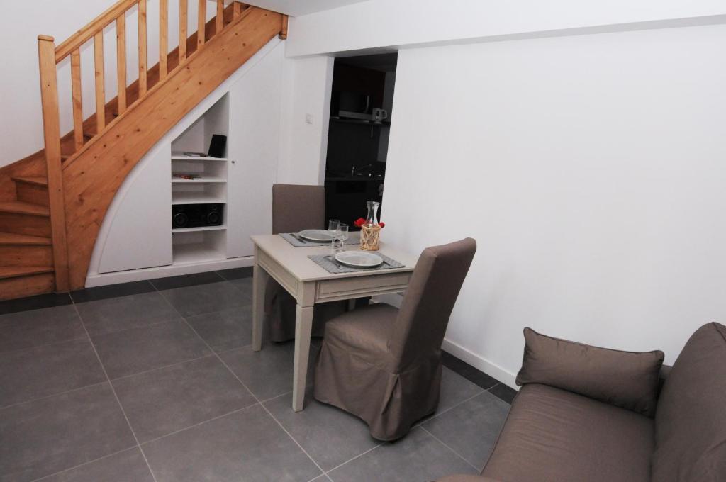 Les Communs Du Manoir Appartement Écully Buitenkant foto